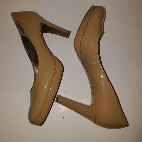 Tahari size 9 womens heel - Picture 4 of 9